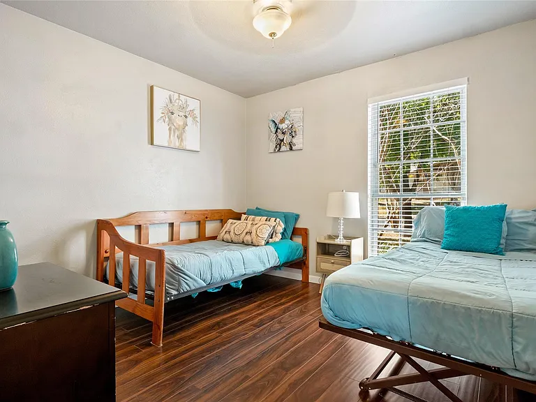 7203 Barnsdale Way — Photo 16