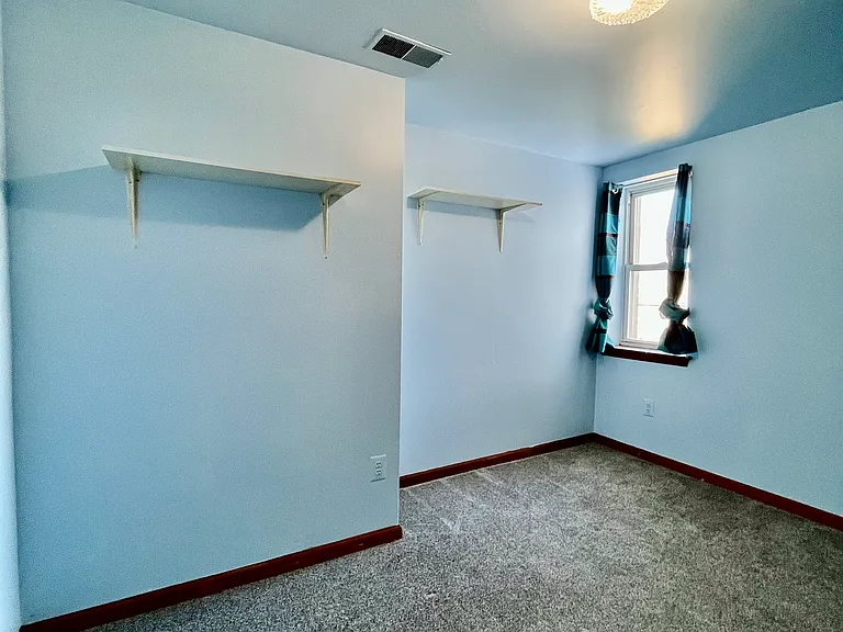 1405 S 29th St — Photo 11