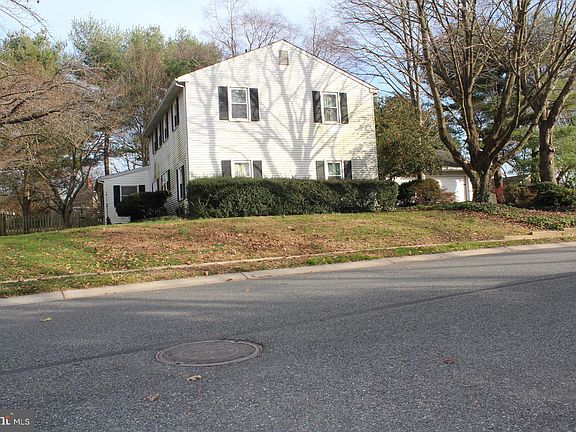 2nd image of 4 Fairfield Dr