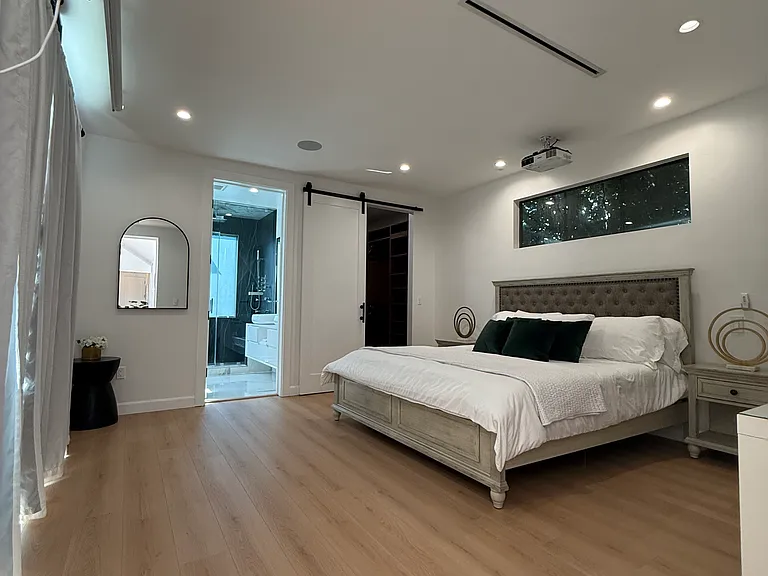 8700 Dorrington Ave — Photo 27