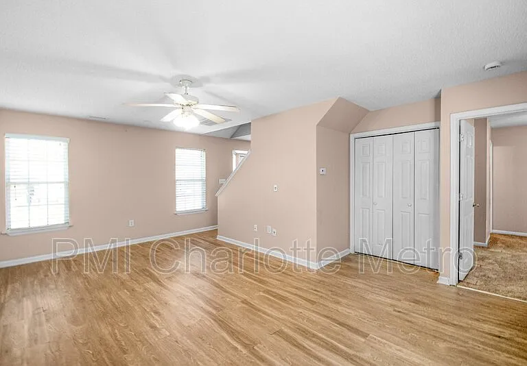 6550 Lynmont Dr — Photo 3