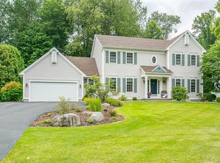477 Sandystone Cir, Webster, NY 14580