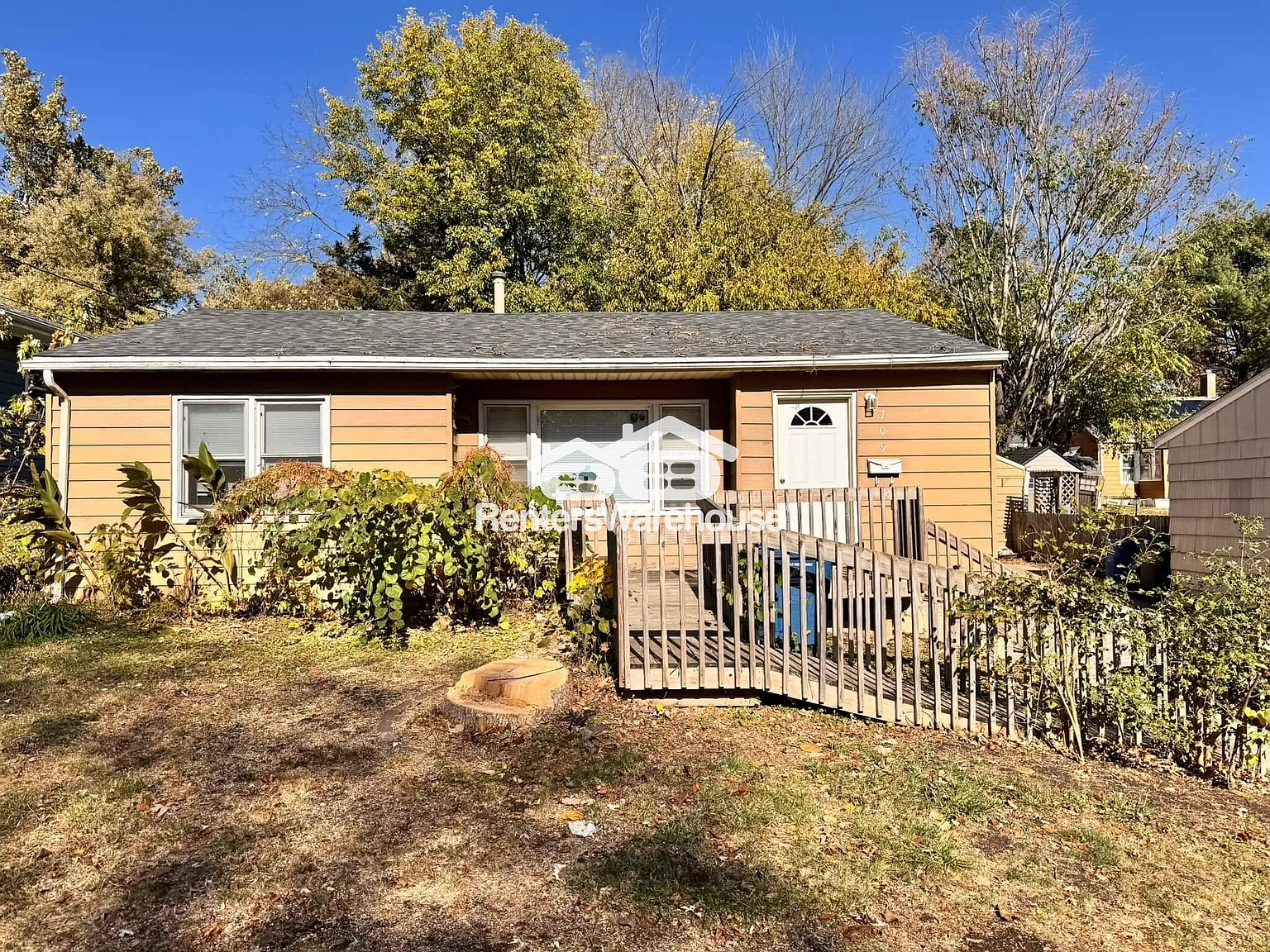 New Price! $1350/Mo Nice 3 Bedroom Home W/1 Car Garage — Photo 2
