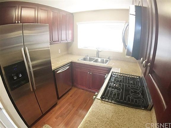 3rd image of 5520 Owensmouth Ave APT 310