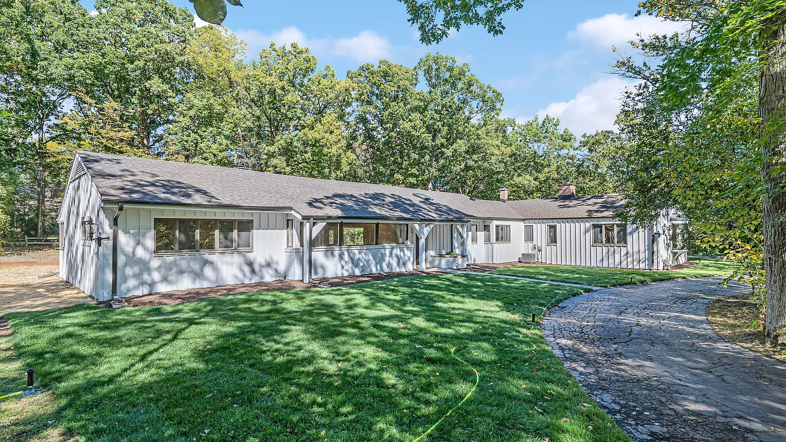 1450 Lawrence Ln photo 1