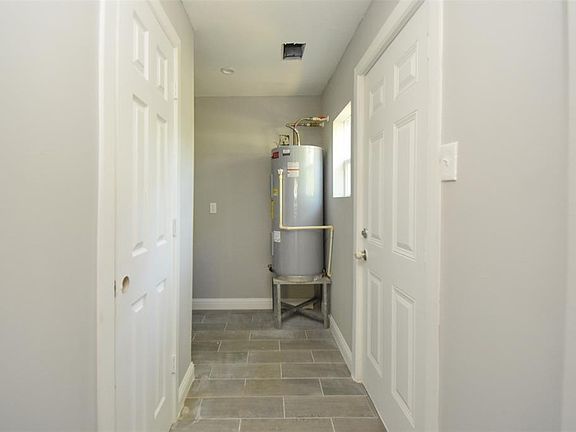 2nd image of 136 E Kimberly