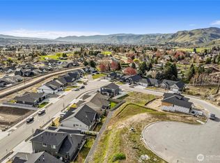 978 Spring Mountain Dr, Wenatchee, WA 98801
