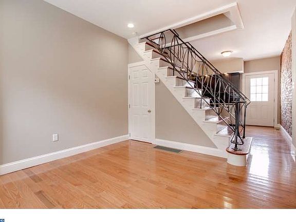 5th image of 1119 E Wilt St