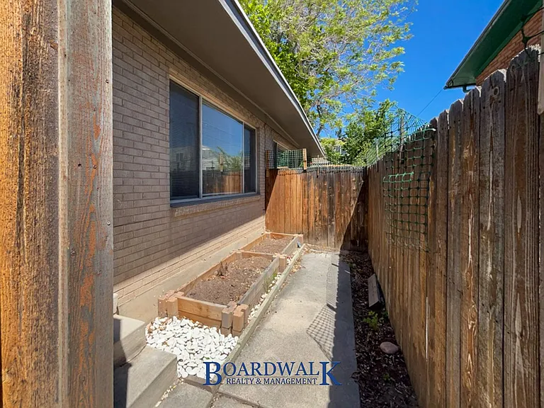 325 E Baird Cir — Photo 21