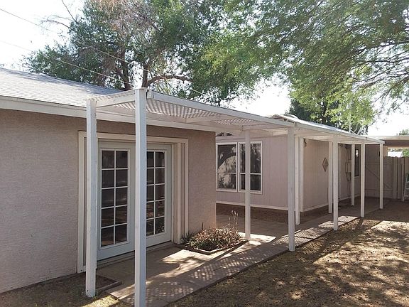 House plus separate studio with French doors!