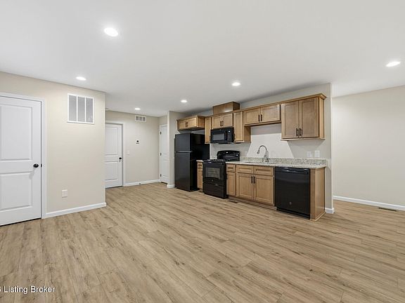 5th image of 265 Washington St