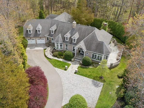 11 Clubhouse Drive, Kennebunk, ME 04043