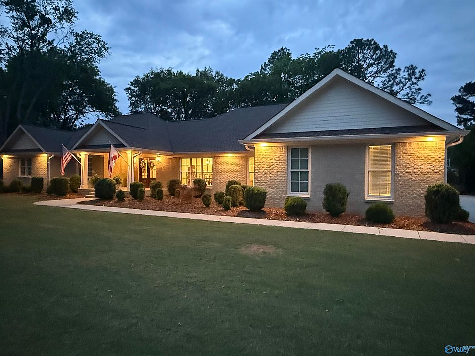 1st image of 4020 Dobbs Dr SE