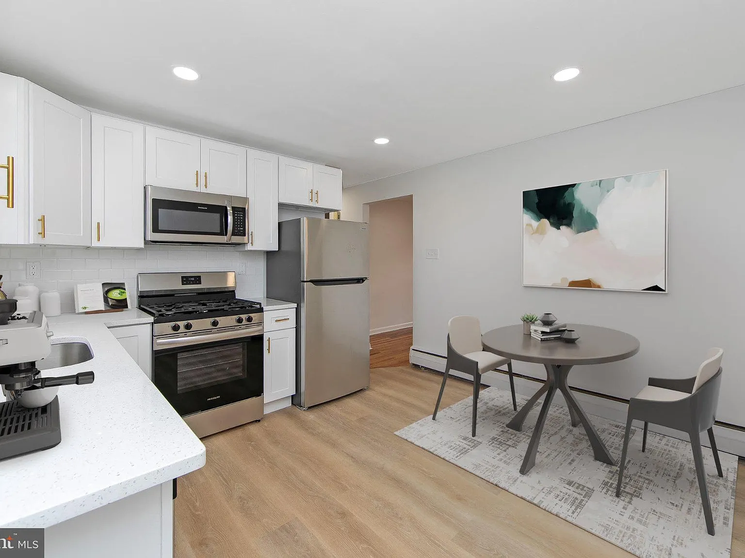 2 bed, 1.0 bath, 1000 sqft, $2,100 — Photo 2