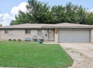 933 SW 3rd St, Moore, OK 73160