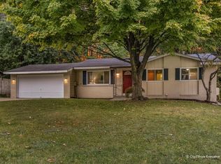 2226 Embro Dr SE, Kentwood, MI 49508