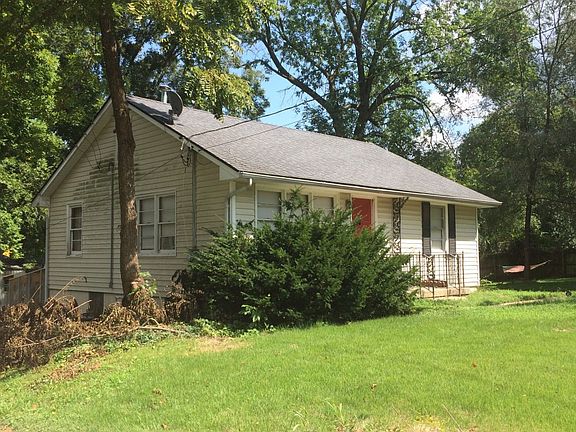 3rd image of 418 W End Dr