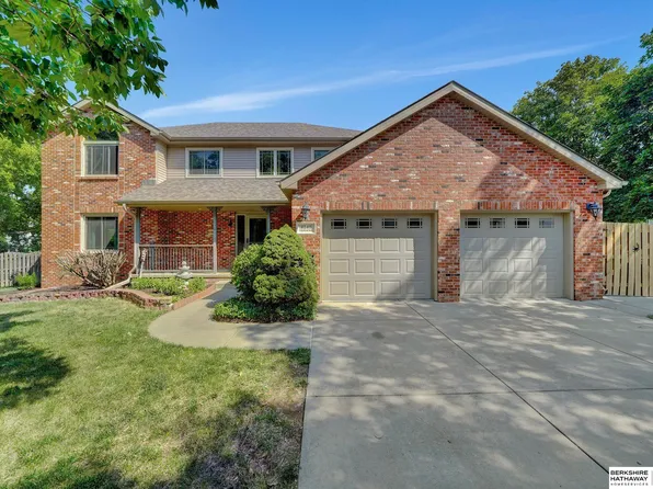 4140 Larkwood Rd, Lincoln, NE 68516