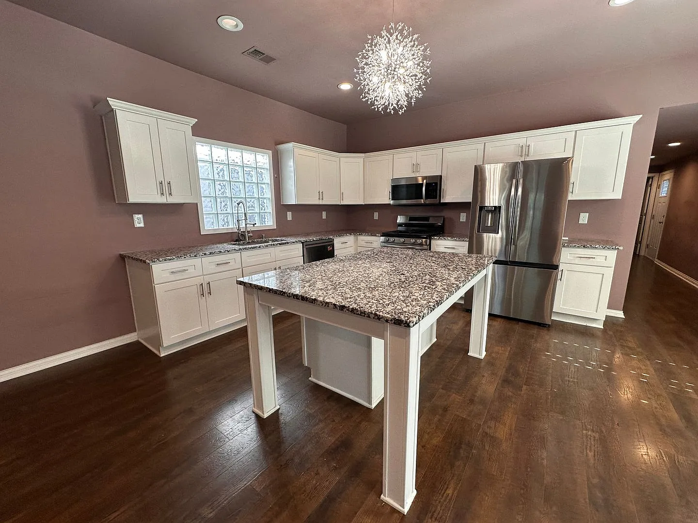 Prime Location Near NuLu, Downtown & Medical Districts — Photo 4
