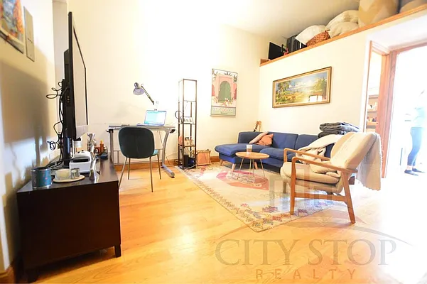 Rented by City Stop Realty | media 1