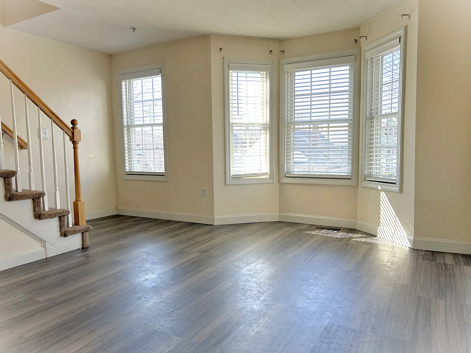 2 bed, 1.5 bath, 1656 sqft, $2,500 — Photo 3
