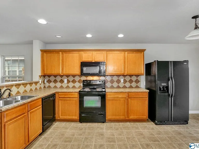 140 Harold Murphy Dr — Photo 2