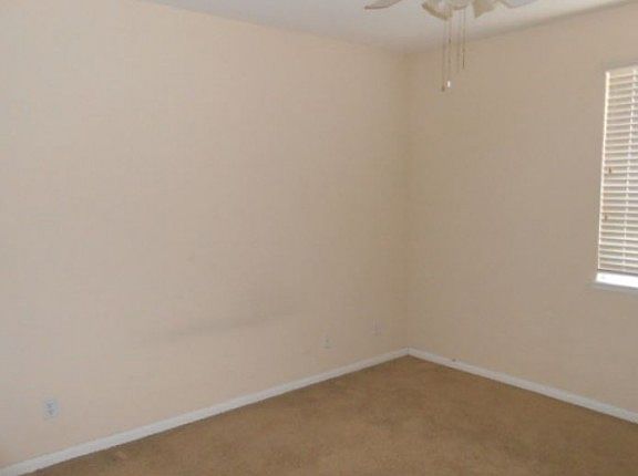 3rd image of 42359 Wyandotte St