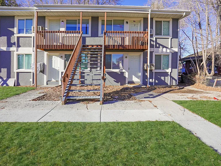 1250 Burton Ave — Photo 10