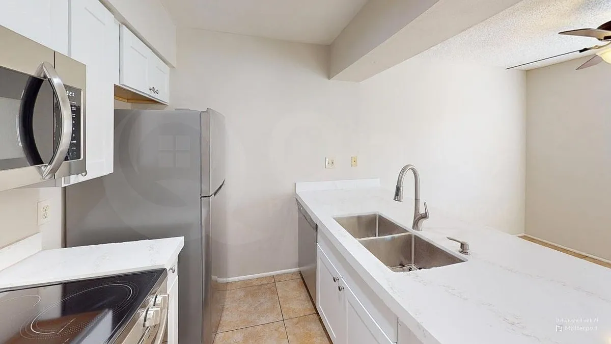 3 bed, 2.0 bath, 1066 sqft, $1,585 — Photo 4