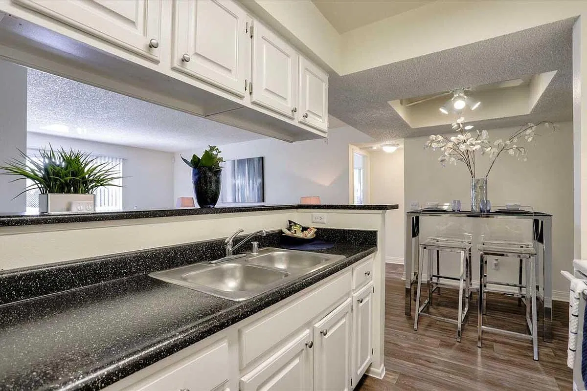Sterling Summerland — Photo 1