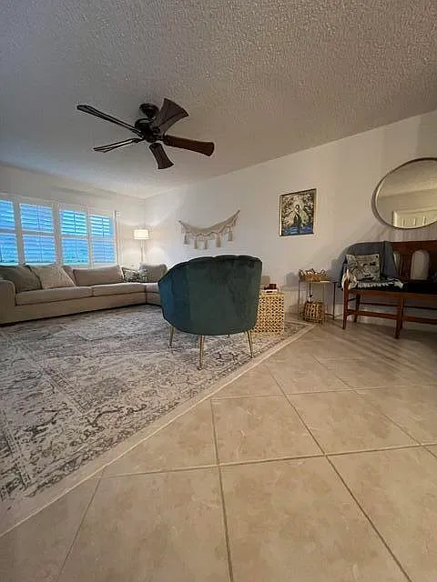 2 bed, 2.5 bath, 1374 sqft, $2,400 — Photo 4