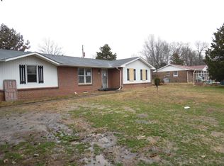 135 Lexington Dr, Clarksville, TN 37042