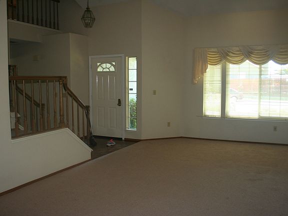 3rd image of 222 Hawkins St