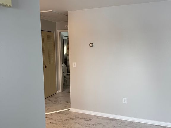4th image of 1700 Rosemont Rd #1704