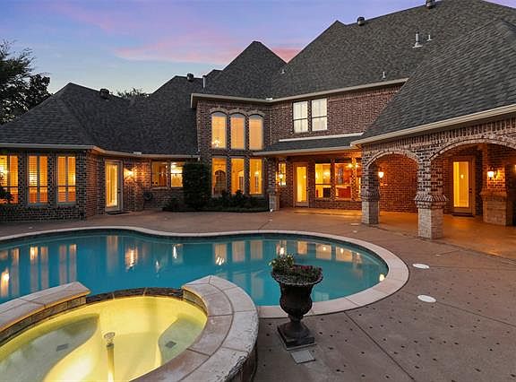 3rd image of 501 Liberty Ct