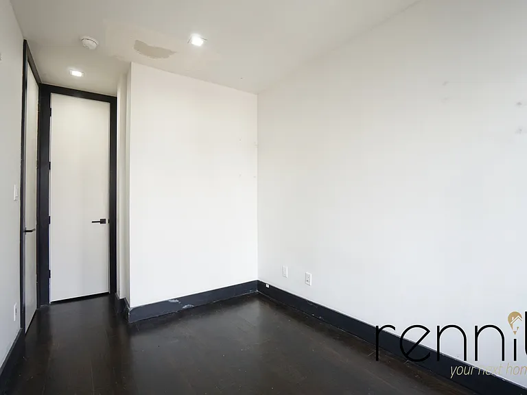 241 Devoe St #2R — Photo 7