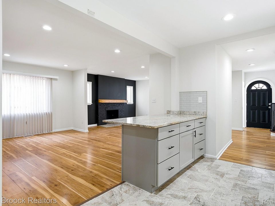 17553 Roselawn St, photo 13