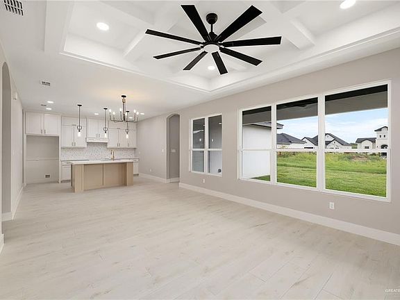 5th image of 2304 N Gaytan Ave