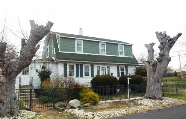 906 Washington Ave photo 1