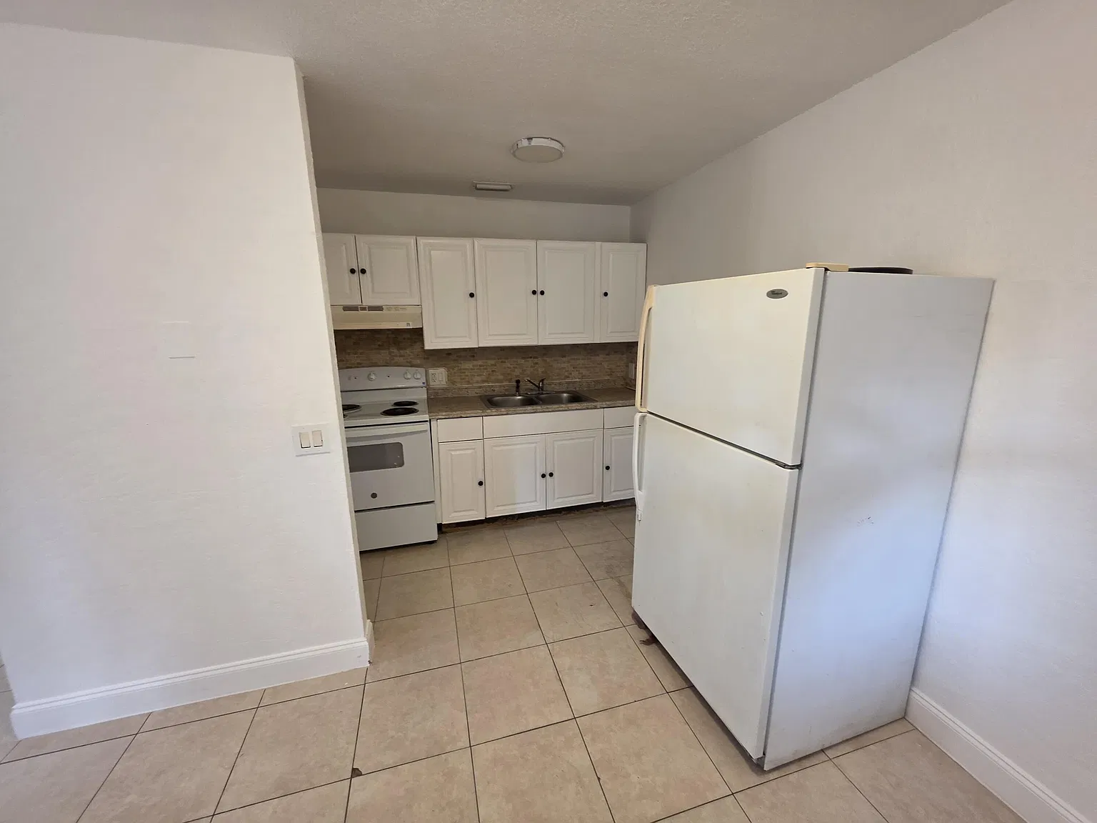 2 bed, 1.0 bath, 750 sqft, $2,000 — Photo 3