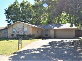 4566 Lake Grove Ln, Dallas, TX 75211