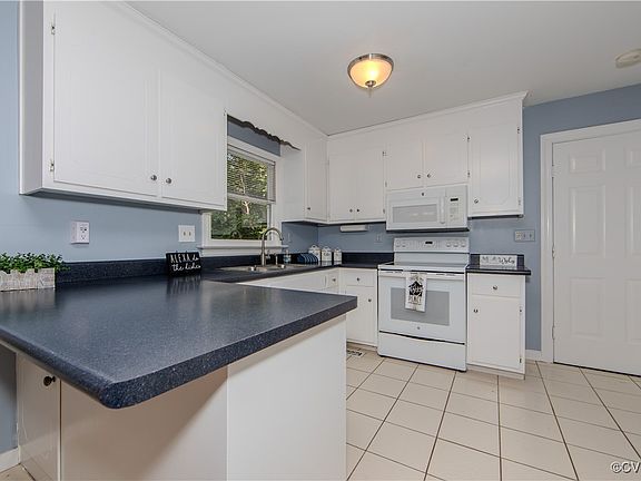 3rd image of 11100 Arbor Green Dr