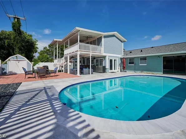 2212 Crystal Dr, Fort Myers, FL 33907