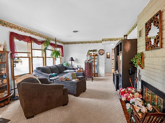 4th image of 104 Oak Dr