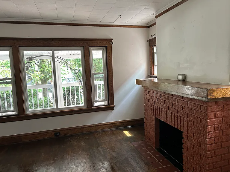 1230 Cranford Ave — Photo 2