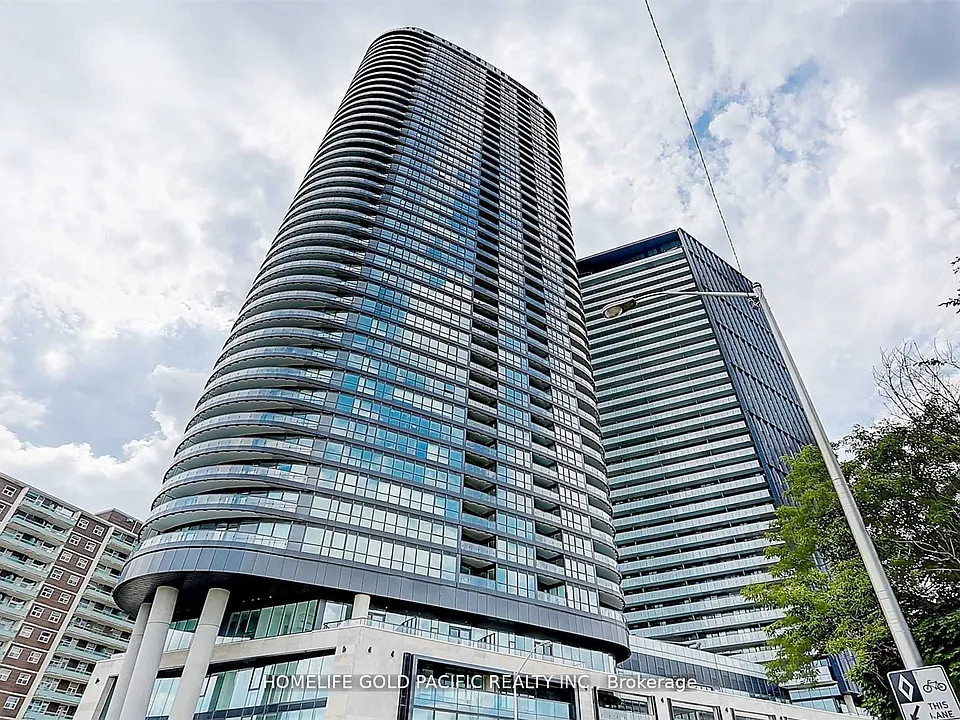 585 Bloor St E #817