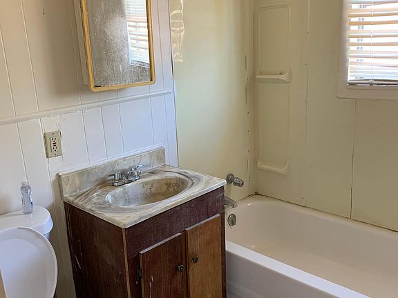 3rd image of 6810 Bethune Dr