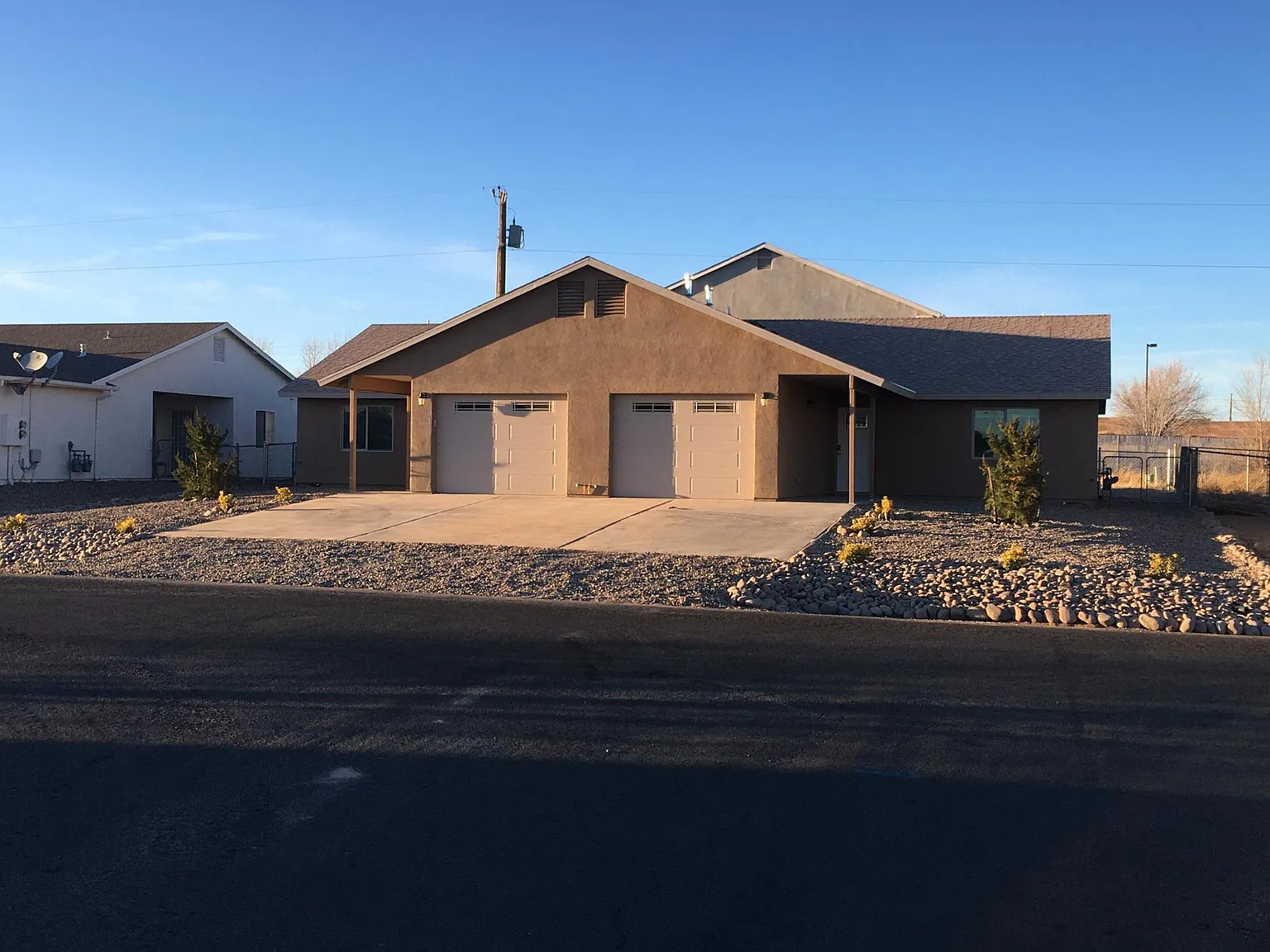 2 bed, 1000 sqft, $1,690 — Photo 1