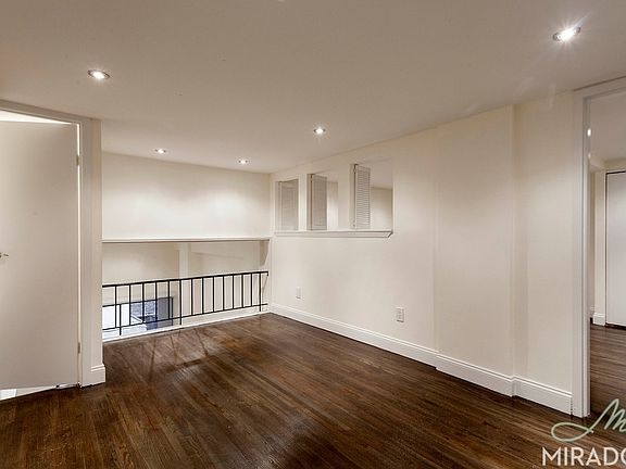 5th image of 10 E 13th St APT Lf