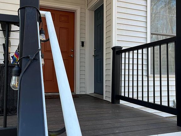 2nd image of 1919 Montevideo Rd